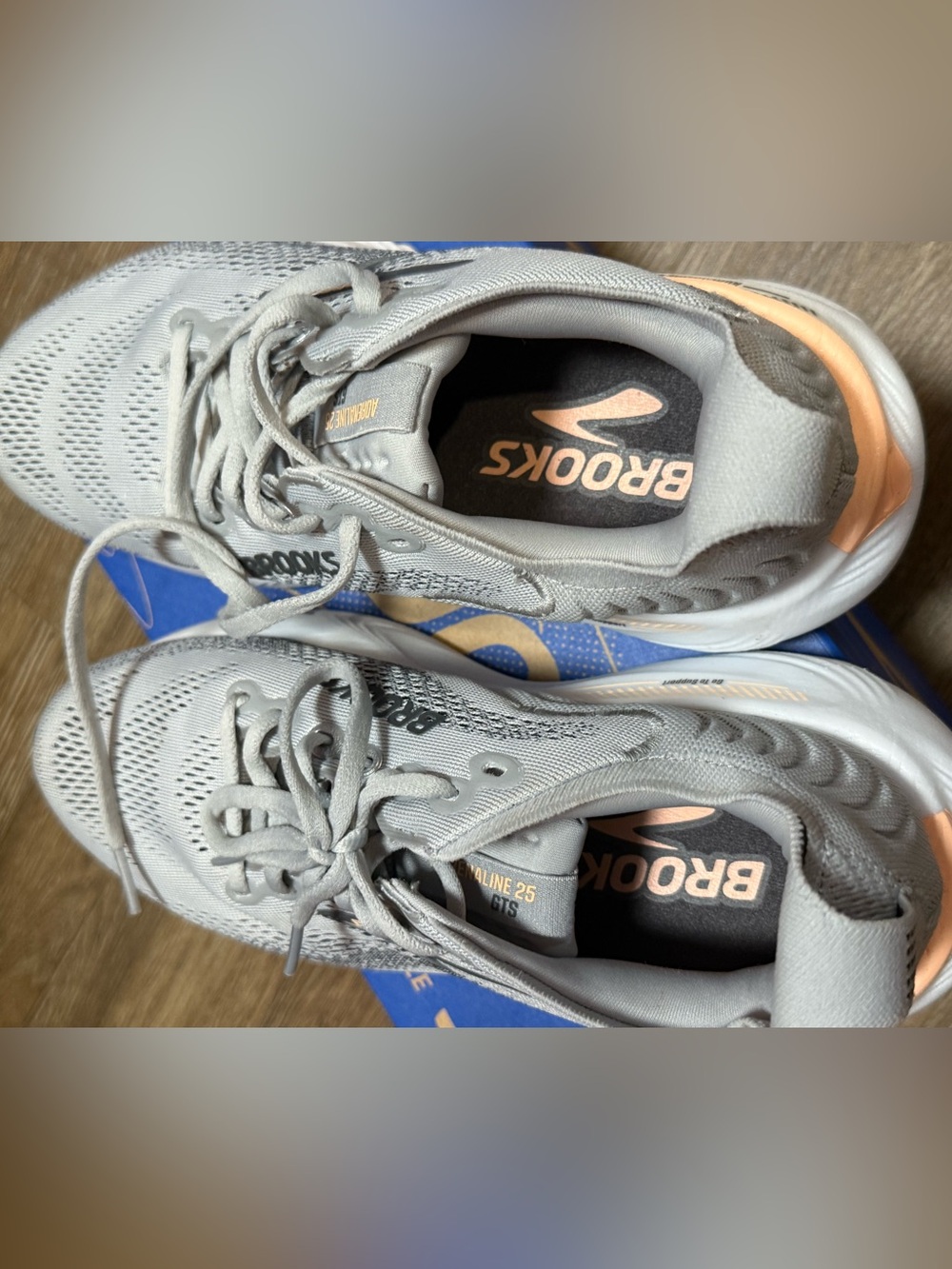 Brooks shoes women size 8 EUC - Picture 2 of 6